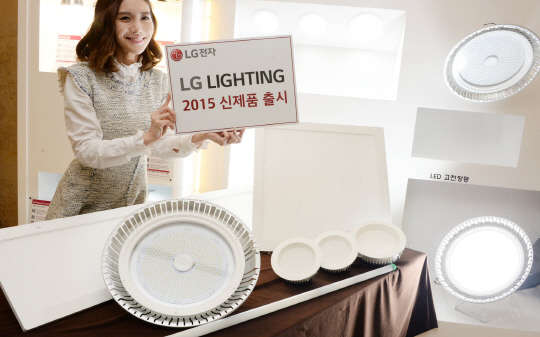 LG전자는 13일 2015년형 LED 조명 신제품 4종을 이달부터 판매한다고 밝혔다. <LG전자 제공>